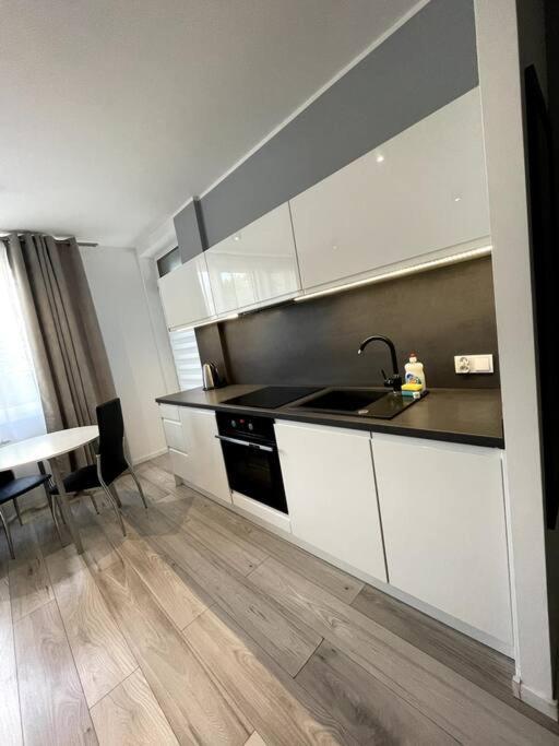 New Apartment - Near Sky Tower - 4 People - New Building - Lift Wrocław Extérieur photo